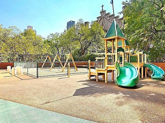 5th image of 1623 3rd Ave APT 19B