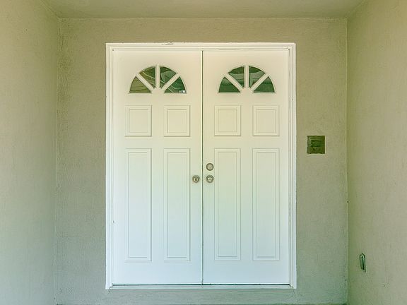 5th image of 11330 Jeff Ave