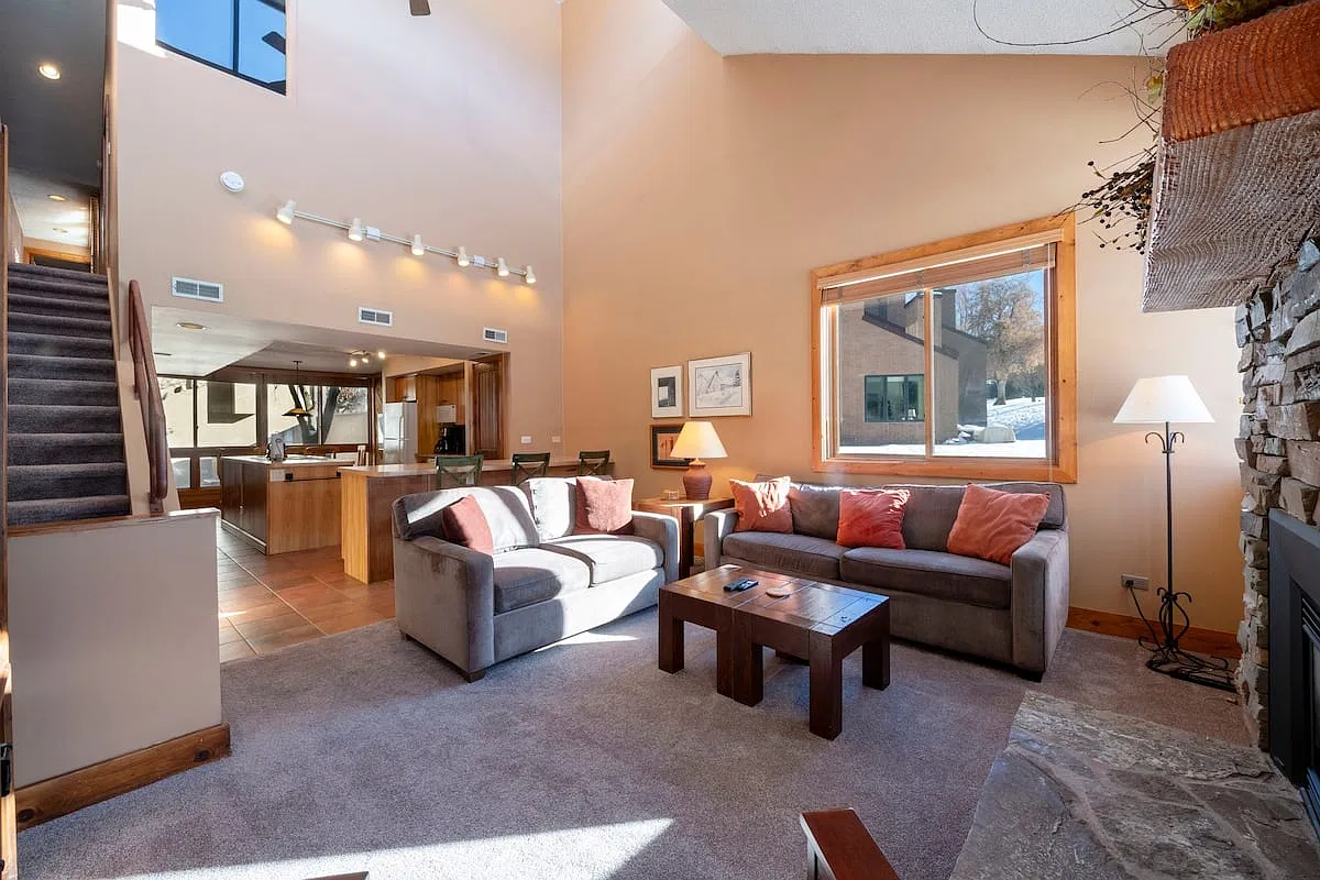 2 bed, 2.5 bath, 1400 sqft, $3,400 — Photo 4