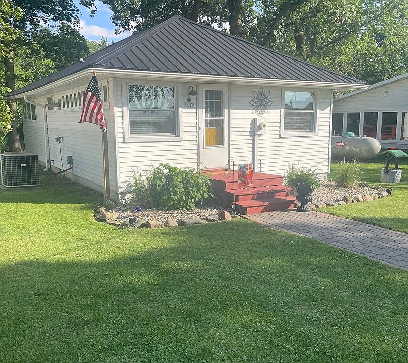 102 S Henry St, Ashkum, IL 60911 Zillow