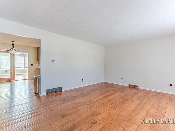 2nd image of 78 Rockview Dr NE