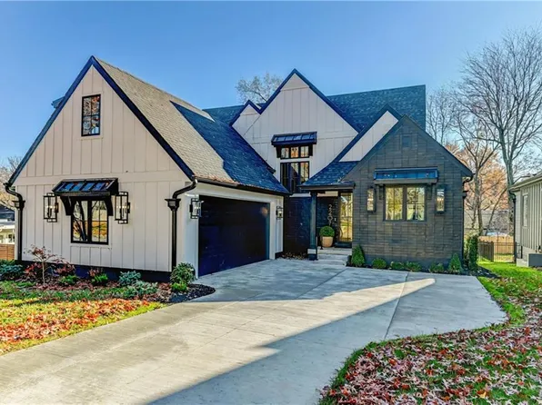 2207 W 71st St, Prairie Village, KS 66208