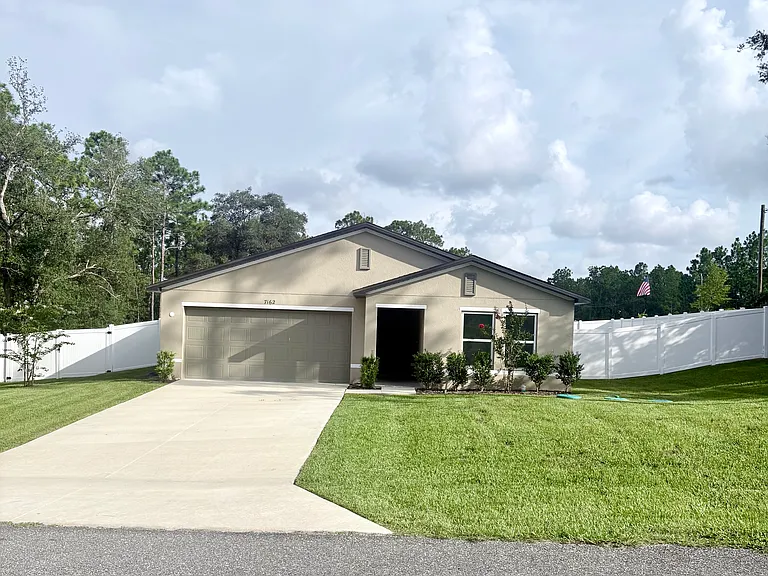 7162 N Glenridge Cir — Photo 1
