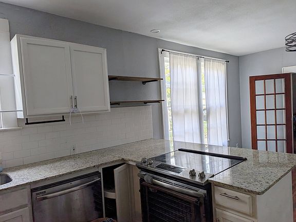 4th image of 325 Virginia Ave