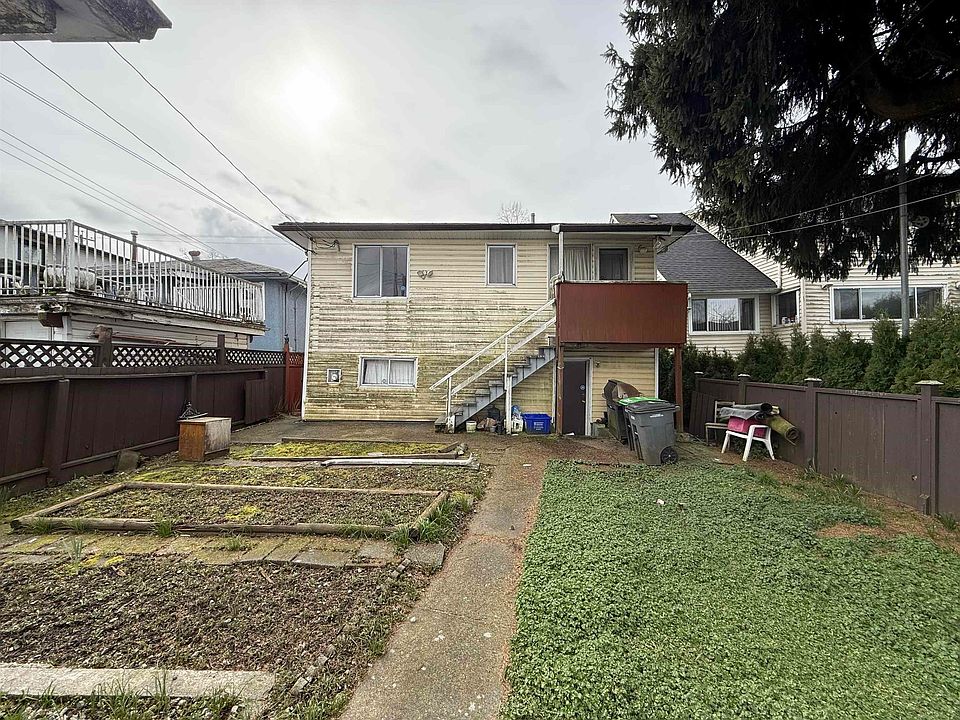 2nd image of 3025 E 45th Ave