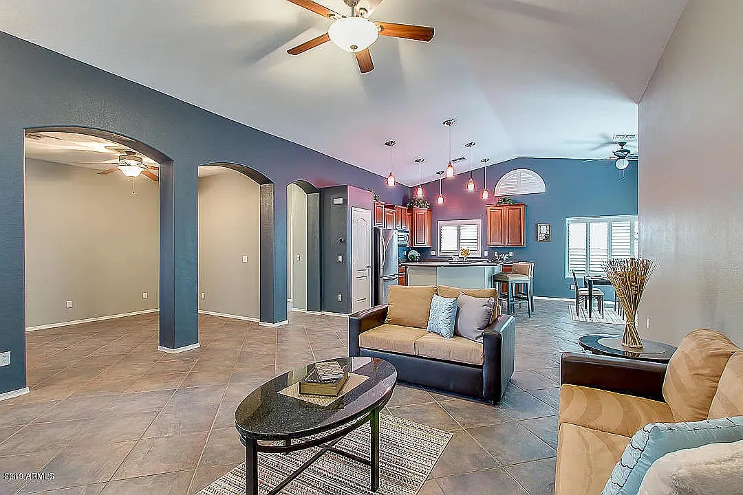3 bed, 1690 sqft, $2,300 — Photo 2