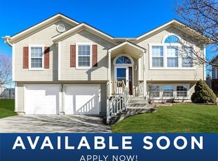 1401 S Huntington Dr, Greenwood, MO 64034