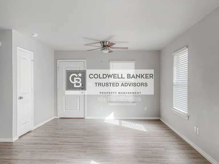 2406 Fir Ave — Photo 5