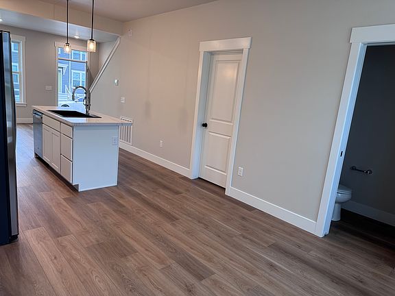 5th image of 6156-6158 Northstead Ave