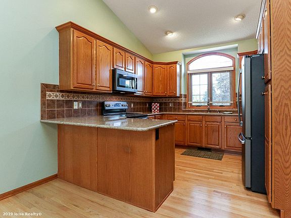 3rd image of 1780 SE Birchwood Cir