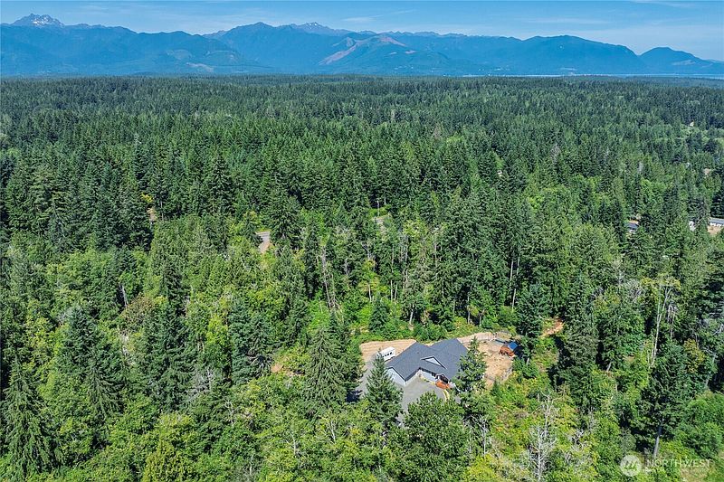 4th image of 13642 NW Red Maple Way