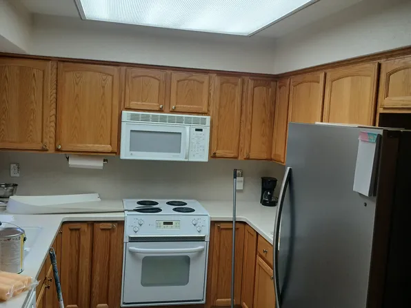 18 W Lancaster Dr, Stockton, CA 95207