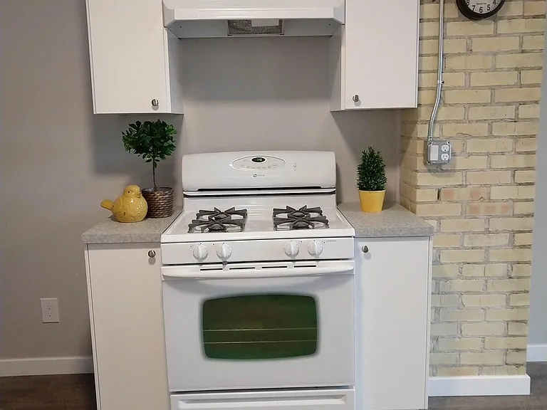 433 E Center St — Photo 5