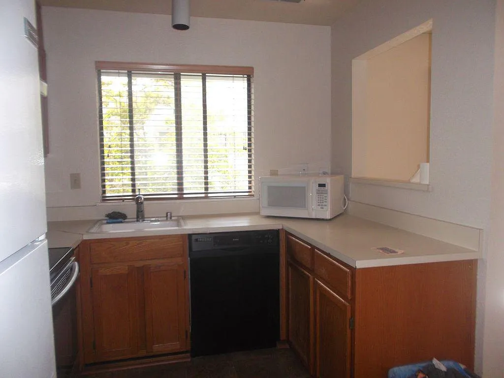 92 Elder Dr — Photo 2