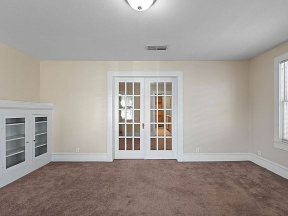 3rd image of 419 Clifford St