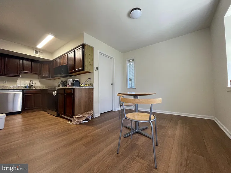 4570 Conwell Dr — Photo 4