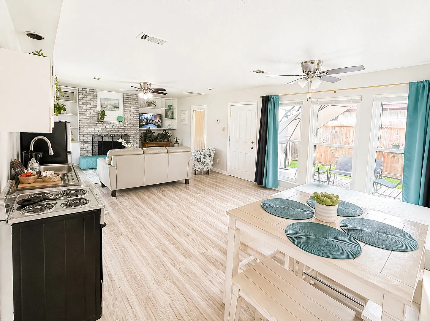 1 bed, 3200 sqft, $1,295 — Photo 1