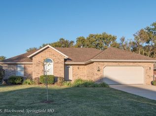 1050 S Blackwood Rd, Springfield, MO 65802