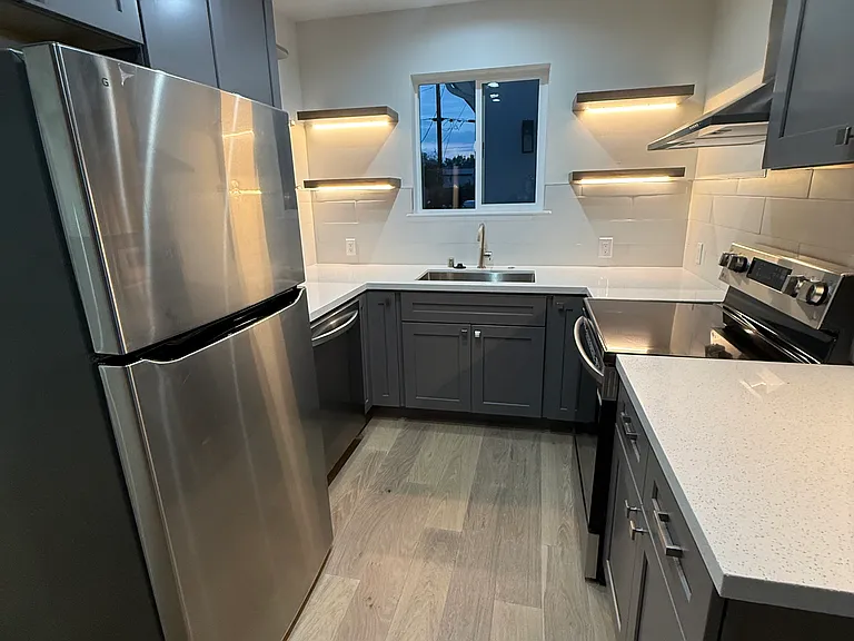 1372 Davis St — Photo 8