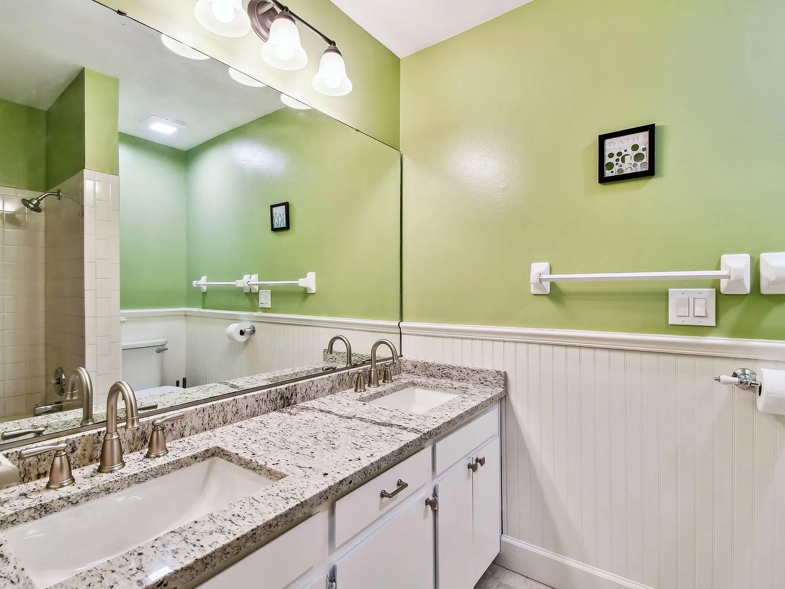 4 bed, 3.0 bath, 2810 sqft, $936 — Photo 4