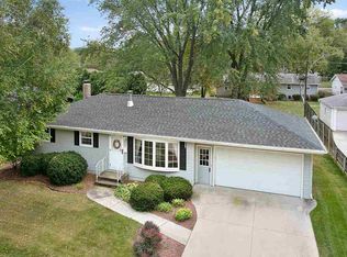 1752 Lilac Ln, Green Bay, WI 54302