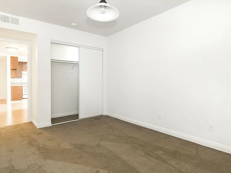 321 N Cedar St — Photo 40