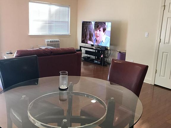 4th image of 105 Dolphin Ct
