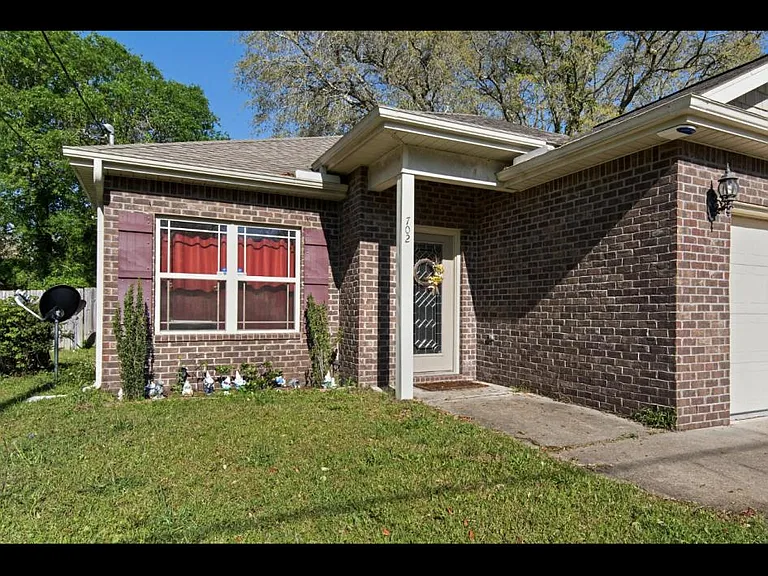 702 Hazel Dr — Photo 11