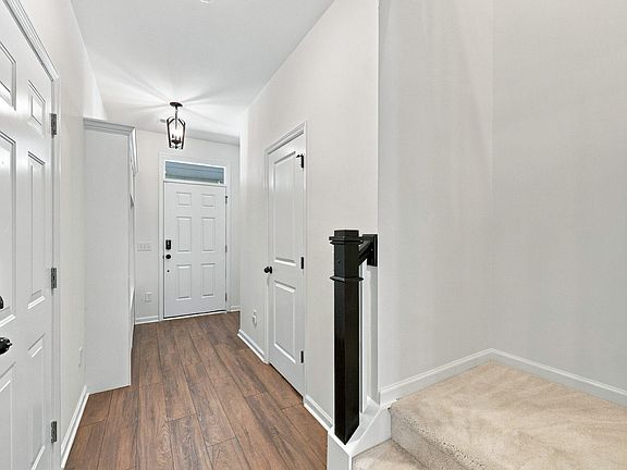4th image of 406 Duskywing Dr
