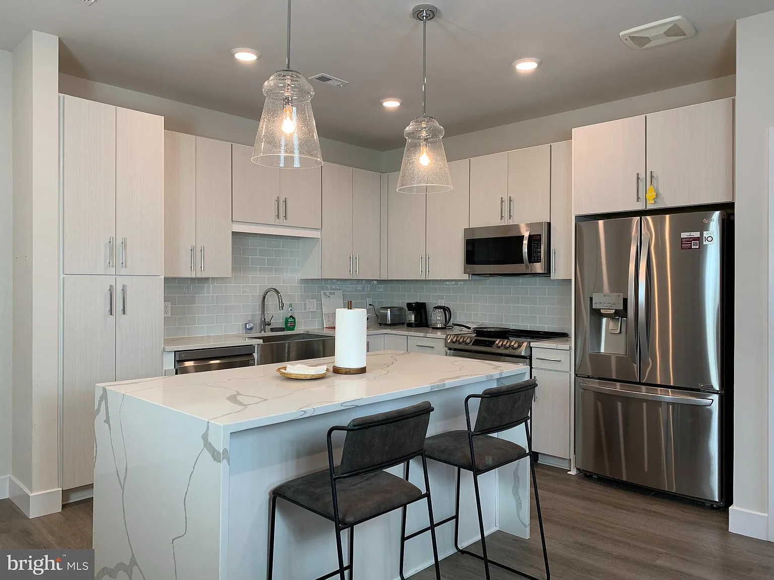 2 bed, 1221 sqft, $3,850 — Photo 2