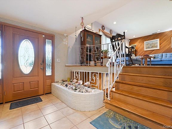 3rd image of 2484 Kayron Lane