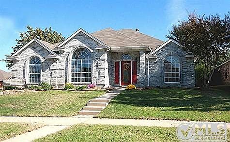 2nd image of 3301 Columbus Dr