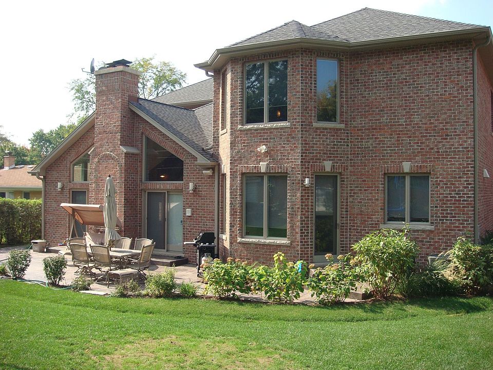 2nd image of 107 S Bobby Ln