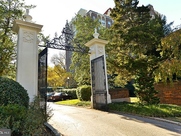 2nd image of 4000 Cathedral Ave NW APT 725B