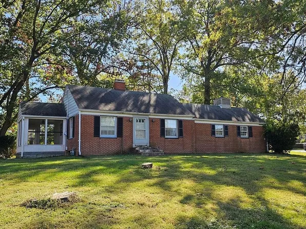 200 W Kinkead Rd, Hillsboro, IL 62049