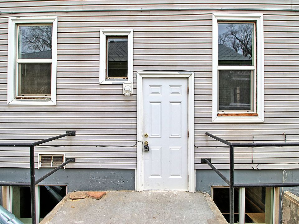 1st image of 915 Grand Ave #Basement