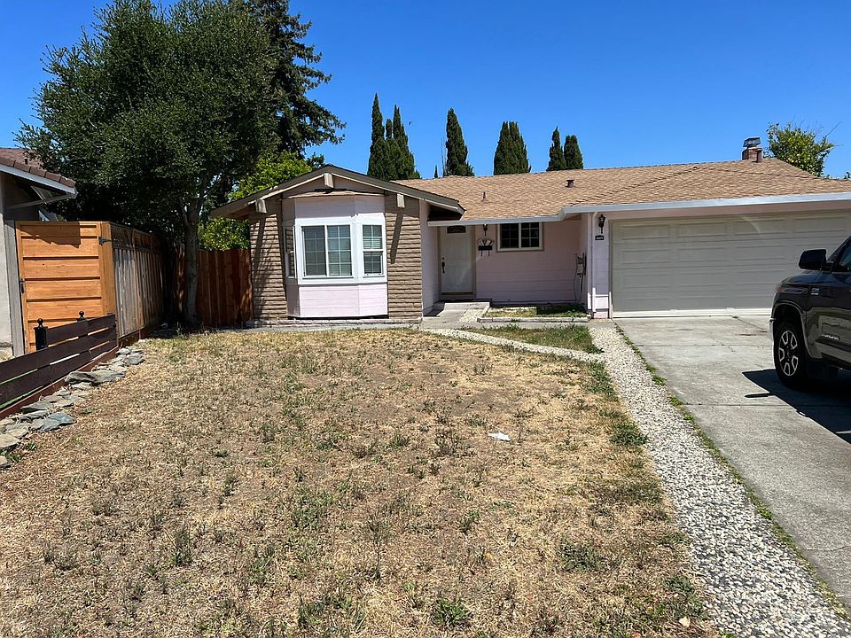 1st image of 32459 Lois Way