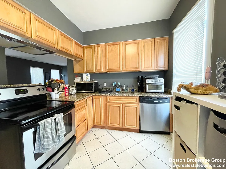 25 Sudan St #1