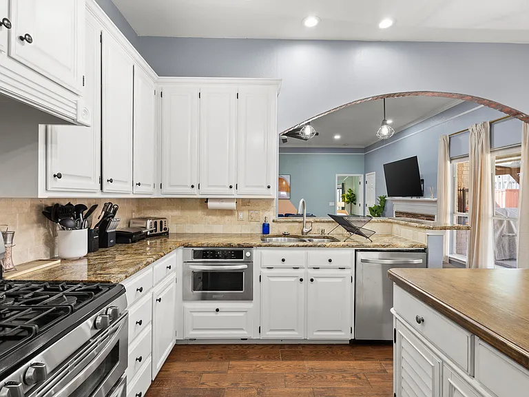 324 Woodcrest Dr — Photo 14