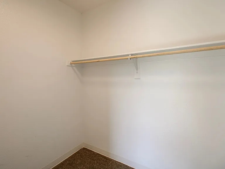 Creek's Edge Apartments — Photo 52