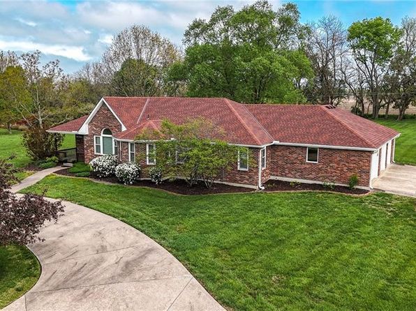 14302 E Harvest Ln, Peculiar, MO 64078