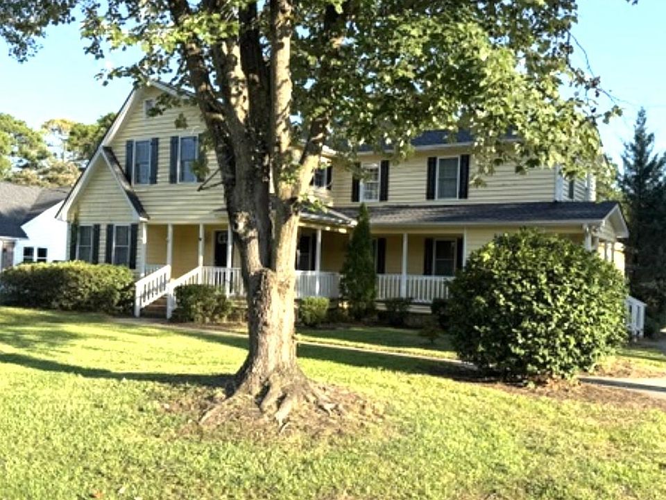 1st image of 108 E Coker Ln.
