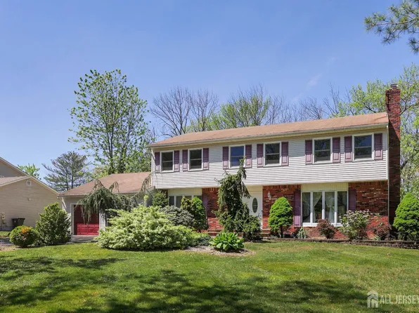 25 Briarwood Dr, Matawan, NJ 07747