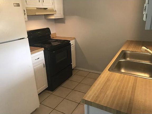 4th image of 102 E Adobe St