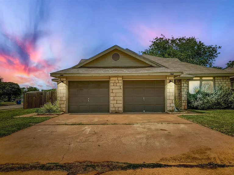 502 Gregory Ct — Photo 24