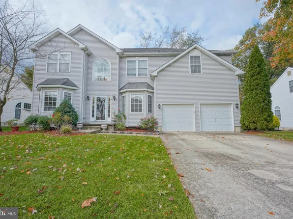 3 Camelot Ct, Mount Laurel, NJ 08054
