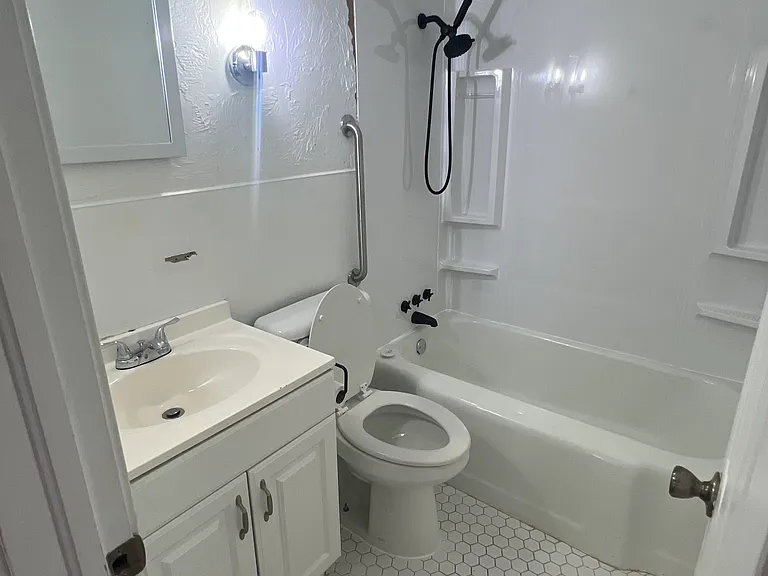400 Draper Dr — Photo 14