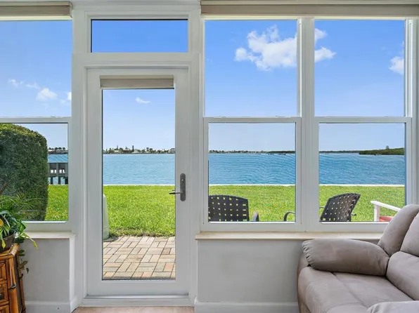 250 126th Ave APT 108, Treasure Island, FL 33706