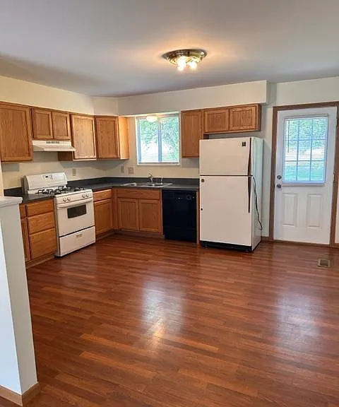 37 Joan Dr — Photo 8