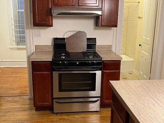 5th image of 932 N Wolcott Ave APT 1F